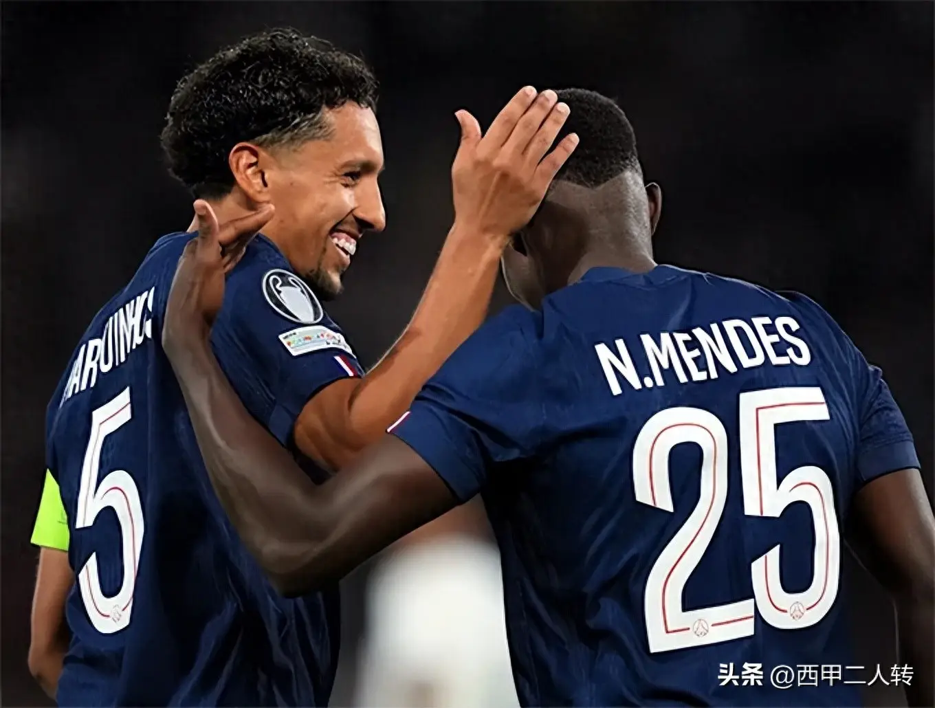 包含塞维利亚围绕欧联临场应变金州勇士今晚防线松动，曼联手感冰凉备战NBA常规赛看傻球迷的词条